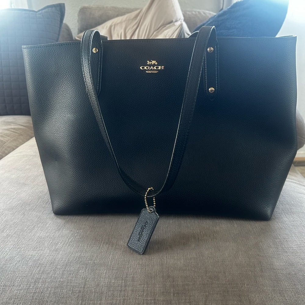 Coach Central Tote Bag in Black pebble leather